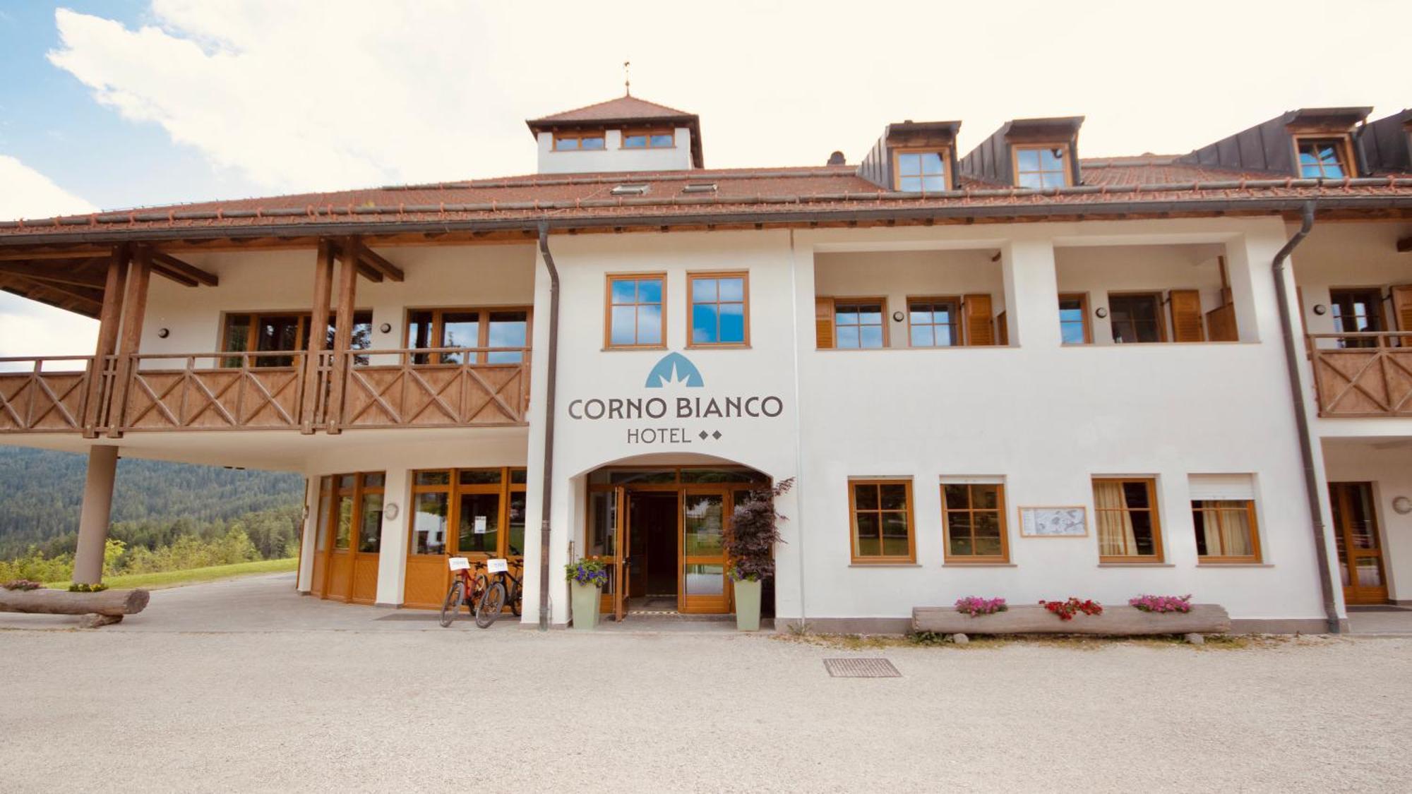 Hotel Corno Bianco Deutschnofen Exterior foto