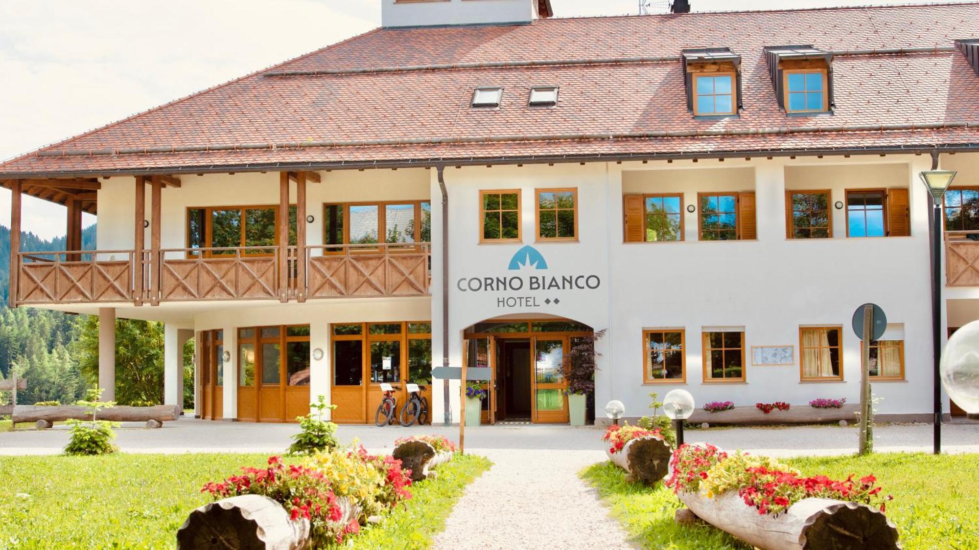 Hotel Corno Bianco Deutschnofen Exterior foto